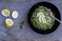 Top view of parsley and bulgur with slices of lemon — Stock Photo