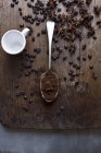 Arrangement des grains de café — Photo de stock
