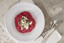 Beetroot risotto with cheese — Stock Photo
