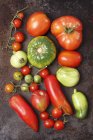 Ассорти органических помидоров — стоковое фото