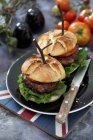 Hausgemachte Hamburger mit Tomaten — Stockfoto