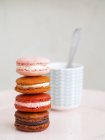 Haufen bunter Macarons — Stockfoto