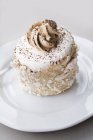 Café polaco y pastel de merengue - foto de stock