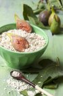 Porridge oats and fresh figs — Stock Photo