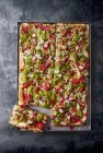 Pizza con melanzane e pesto — Foto stock