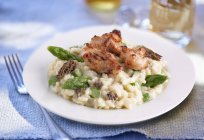 Chicken risotto with morel mushrooms — Stock Photo