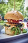 Hamburger végétarien avec courgette — Photo de stock