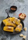 Maïs grillé en épi — Photo de stock