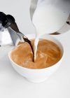Espresso y leche v - foto de stock