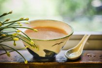Brühe für japanische Tonkotsu-Ramen-Suppe — Stockfoto
