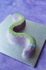 Торт зі змією для дитячої вечірки — стокове фото