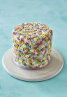 Пастельный торт с цветами сахара — стоковое фото