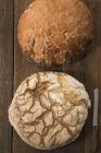 Due grandi pani di pane — Foto stock