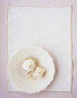 Cupcakes avec une garniture meringue — Photo de stock