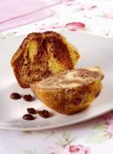 Muffin di caffè tagliato a metà — Foto stock