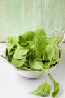 Spinach leaves in bowl — Stock Photo