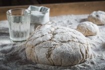 Mains de pain non cuits — Photo de stock