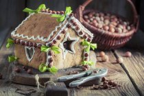 Traditional gingerbread house — Stock Photo