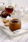 Cioccolata calda in tazza di vetro — Foto stock