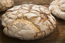 Большие буханки хлеба — стоковое фото