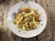 Casarecce Pasta mit Igelpilzen — Stockfoto