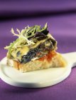Omelette mit lila Kartoffeln — Stockfoto