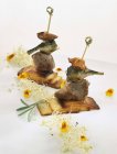 Artichoke and mushroom brochettes — Stock Photo