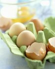 Boîte d'œufs frais — Photo de stock