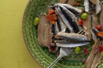 Filetes de anchoa ahumados en frío - foto de stock