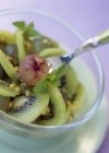 Kiwi e macedonia di frutto della passione — Foto stock