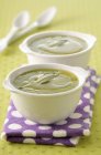 Zuppa di verdure con olio — Foto stock