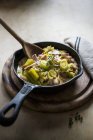 Elevated view of creamy leeks with bacon in a cast iron frying pan — Stock Photo