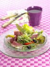 Salat mit Entenbrust — Stockfoto