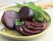 Beetroot boiled and sliced on plate — Stock Photo