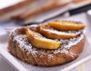 Französisch Toast mit Äpfeln — Stockfoto