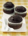 Drei Schokoladenmuffins — Stockfoto