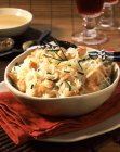 Gormande insalata mista in ciotola — Foto stock