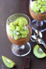 Chocolate mousse with fresh kiwi — Stock Photo