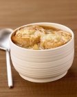 Sopa de cebolla francesa - foto de stock