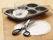 Principle of making homemade cupcake cases with baking parchment and pinking shears — Stock Photo
