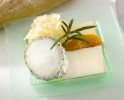 Small cheese platter — Stock Photo
