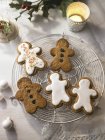 Gingerbread men biscuits — Stock Photo