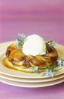 Apricot tart with vanilla ice cream — Stock Photo