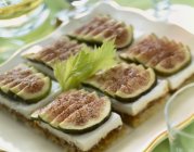 Fromage cheese and figs — Stock Photo