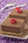 Sobremesas de chocolate no prato — Fotografia de Stock