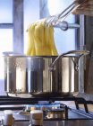Cooking pasta in saucepan — Stock Photo