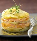 Patate e salmone Mille-feuille — Foto stock