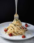 Spaghetti con pomodorini in blister — Foto stock