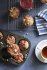 Erdbeerkrümel-Muffins — Stockfoto