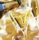 Pleine coupe de champagne — Photo de stock